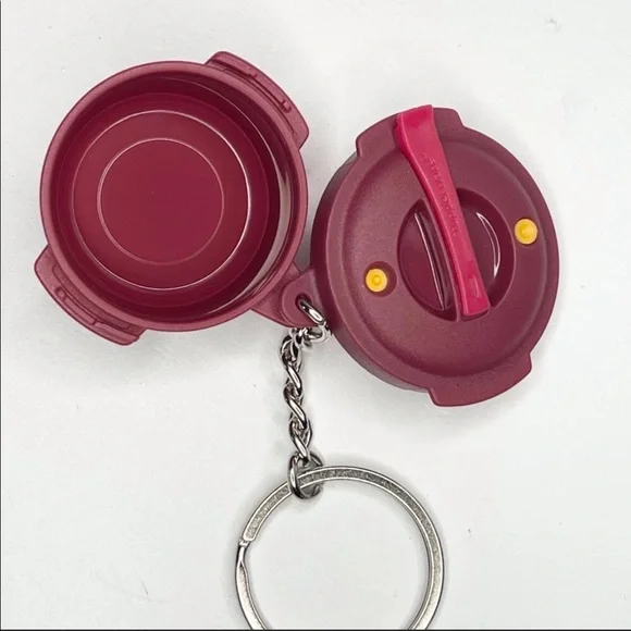TUPPERWARE KEYCHAIN - Picture 5 of 6